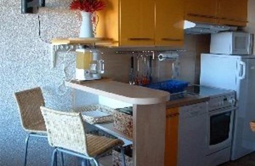 Argeles Plage Apartment | Appartement T3 Mezzanine - 6 Couchages - Piscine - Parking Privé - Proche Plage - FR-1-388-68