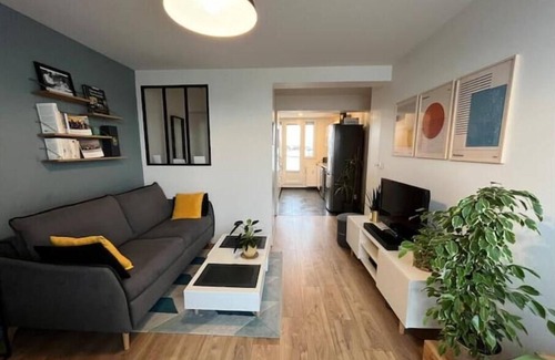 Clichy Apartment | Appartement with balcony 20m to Champs-Élysées