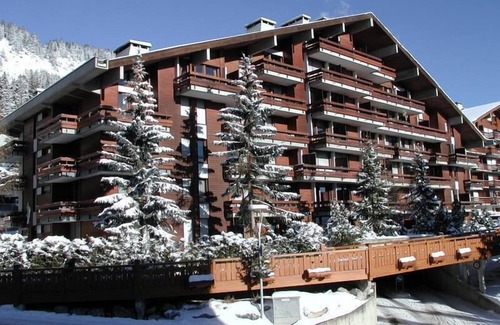 Anzere Apartment | Appartment with a terrace, entrance corridor, 1 bedroom with 2 single beds and 1 bunk bed, 1 bathroo
