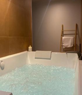 Centre Ville Apartment | Appartment with terrace and Jacuzzi Pyramid view