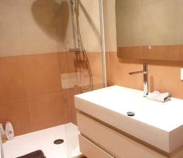 Centre Ville Apartment | Appartment with terrace and Jacuzzi Pyramid view