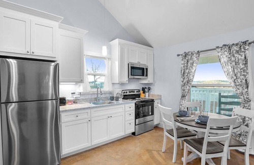 Fredericksburg Cabin | Appian Way Maltese Cottage - Private Hot Tub - 4 min. to downtown - Wildlife