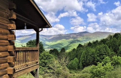 Waynesville House | Apple Blossom Cabin - Stunning Mountain Views, Pet Friendly