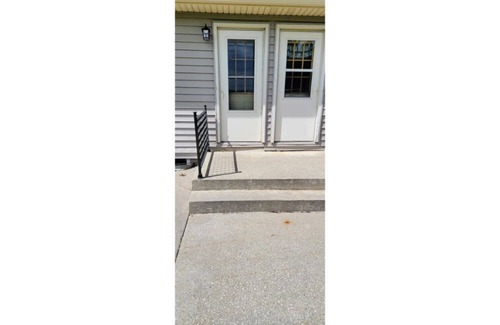 Eldorado House | Apple Corners Quiet Country Guesthouse - 15 min drive from Decorah.