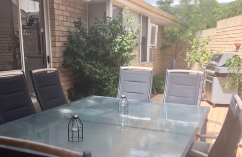 Applecross Villa | AppleTree Apartments Spacious & private 3 bedroom villa in Applecross