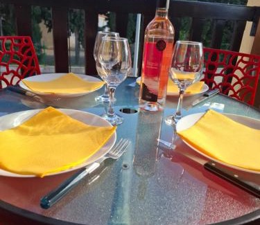 Argeles Plage Apartment | Appt bord de mer deux chambres, clim, parking, piscine