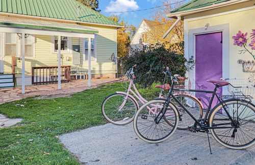 Palisade House | Après Vin-Dog Friendly Bungalow in Wine Country, Festivals & Fruit Stands!