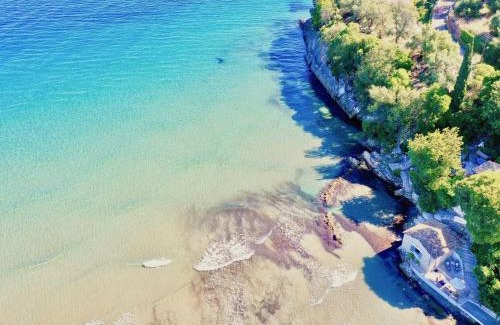 Apraos Villa | Apraos Beachfront Studio by DadoVillas