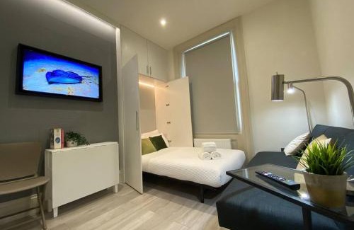 Hove Apartment | Apt 03 Beachside Beauty Central Studio Steps from Cafes