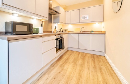 Basingstoke Apartment | Apt Basingstoke Town Center By Firoz Property Mgmt