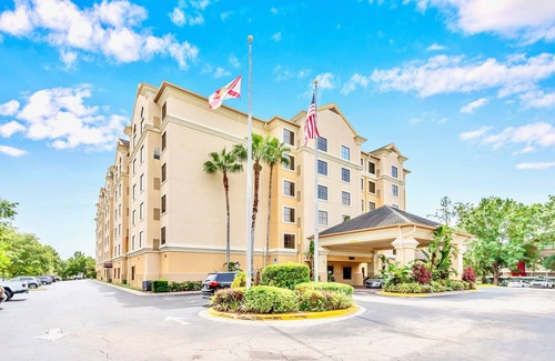 Florida Central Atlantic Coast Apartment | Apt Close to Universal Studios With Hot Tub, Pool!