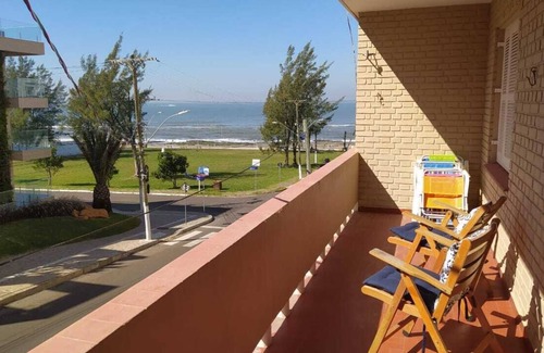 Torres Apartment | Apt of 3 bedrooms, 1 block from the sea, with balcony and sea view, in Prainha.