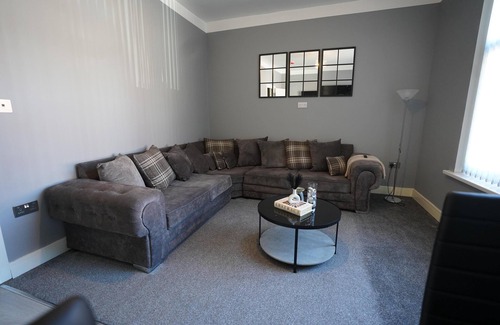Acocks Green Apartment | Apt - Sleeps2 - Parking - 20Min Drive From Airport