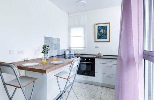 Tel Aviv City Center Apartment | Apt with Balcony In the Heart of TLV