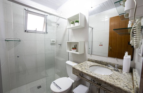 Praia Grande Hotel | Apto 22E ar condicionado e ventilador, 2 quartos, churrasqueira, elevador e piscina