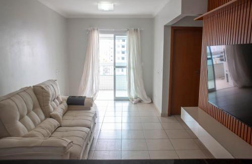 Guilhermina Apartment | Apto com churrasqueira e wi-fi a 650m da praia