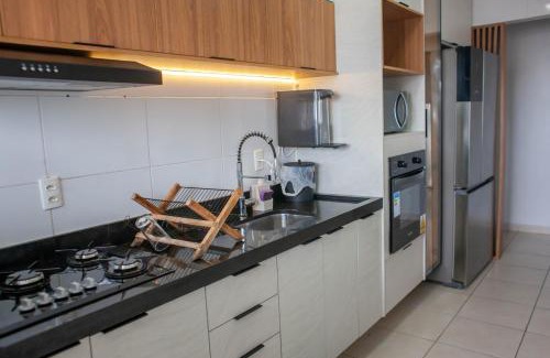 Guilhermina Apartment | Apto com churrasqueira e wi-fi a 650m da praia