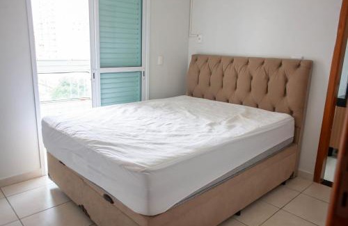 Guilhermina Apartment | Apto com churrasqueira e wi-fi a 650m da praia