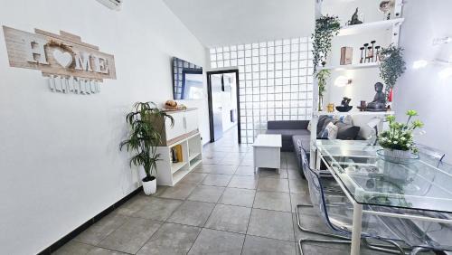 Urbanizacion Puerto de Estepona Apartment | Apto Junto la Playa el Cristo cerca de Puerto