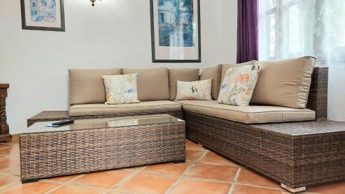 El Guincho Apartment | Aptos Monasterio de San Antonio 2