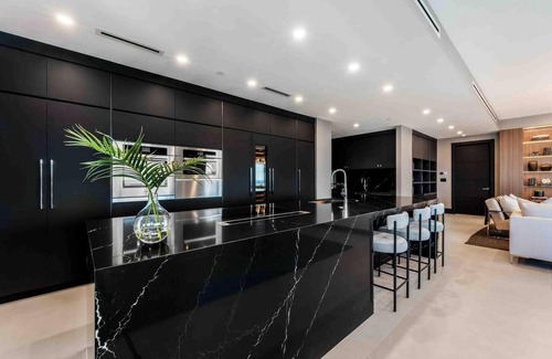 Seven Mile Beach Condo | Aqua #4: Full Floor Luxury Condo on 7 Mile Beach w/Shared Pool