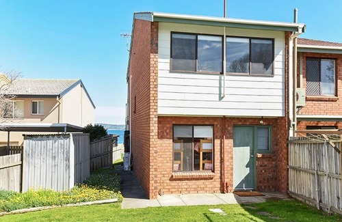 Port Elliot House | Aqua Bella - Unit 4/2 Hutton St-Wi-Fi - Oceanviews