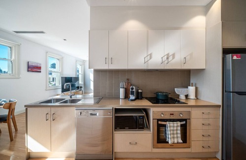 Henley Beach Apartment | Aqua by the Sea - 1BR, Beachfront, Pool & Gym
