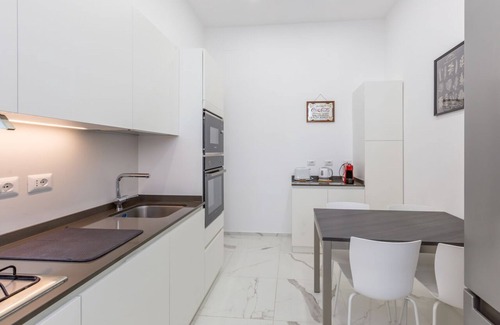 Marsala Apartment | Aqua Claudia Two-Bedroom Apartment facing the Aurelian Walls