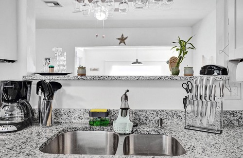 Fort Lauderdale House | 🏖AQUA-OASIS(PRIVATE🏘) HOT-TUB POOL BBQ 10MIN TO BEACH LAS OLAS DOWNTOWN AIRPORT🏝