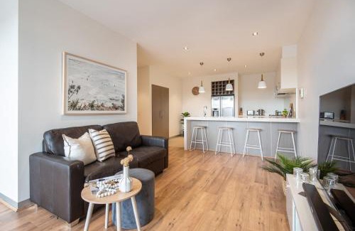 Mornington House | Aqua Views of the bay in Mornington