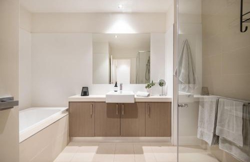 Mornington House | Aqua Views of the bay in Mornington