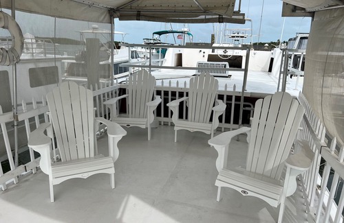 Tavernier Boat Rental | Aqua Villa Starfish @ Mangrove Marina Resort on the waterfront