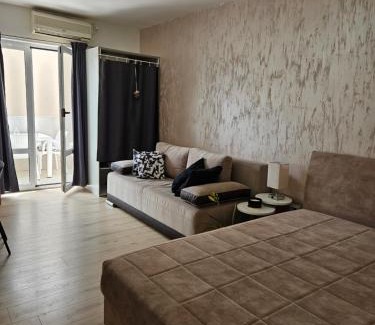 Maini Apartment | Aquarella 1
