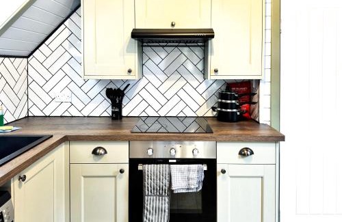 Almondbank Apartment | Arawn 4 - Hot Tub - Dog friendly - Family