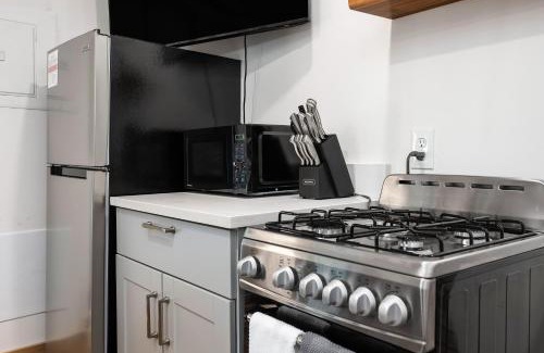 Mayfield House | Arbutus Lake-King Suite-Pontoon Rentals