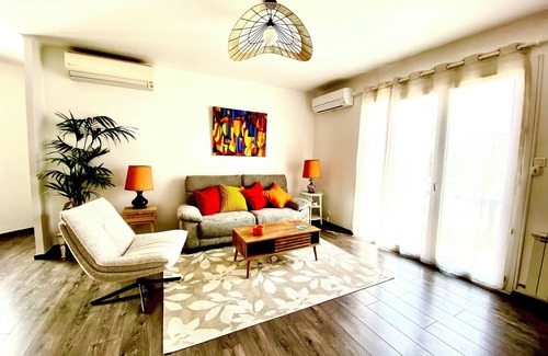 Hyeres City Centre Apartment | ARC EN CIEL - Spacious and stylish downtown!