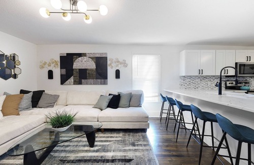 Northeast Minneapolis House | Arcade Game Room/5min to Downtown/Putting Green/Wet Bar