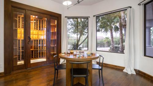Central Scottsdale Villa | Arcadia by AvantStay Breathtaking Oasis in Scottsdale w Pool Hot Tub Game Room