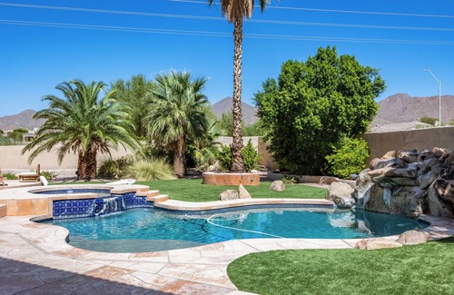 Central Scottsdale Villa | Arcadia by AvantStay | Breathtaking Oasis in Scottsdale w/Pool & Hot tub