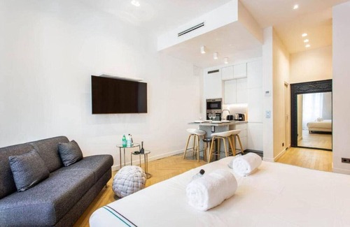Chaillot Apartment | #ArcDeTriomphe #Trocadero #AirConditioner#COSY