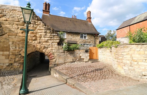 Lincoln Cottage | ARCH COTTAGE, family friendly, character holiday cottage in Lincoln