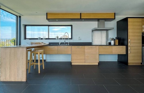 Penvenan House | Architect-designed house facing the sea.