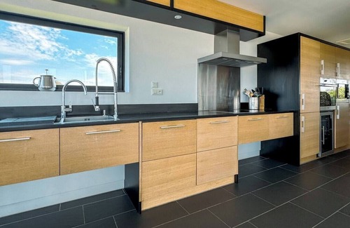 Penvenan House | Architect-designed house facing the sea.