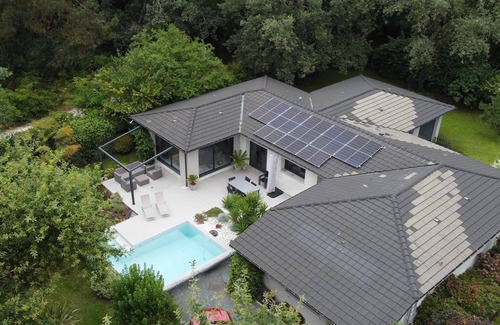 Merignac Villa | Architectural villa with private pool in a green setting