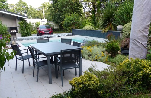 Merignac Villa | Architectural villa with private pool in a green setting