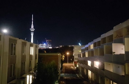 Auckland Central Business District House | Architecturally Designed Townhouse + Aircon and Carpark