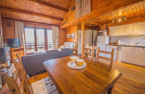 Somme-Leuze Ski Chalet | Ardennes chalet Fluffy's home near Somme-Leuze with terrace