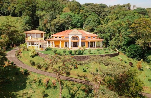 Arenal House | Arenal Springs Villas by the Lake. 4 Villas and a Pool on a 13 Acre Estate