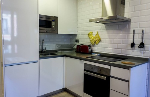 Sol Apartment | Arenal Suites Preciados