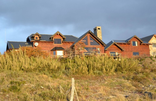 Lanin National Park House | Argentinian Patagonia Andes ski, lake and mountainview